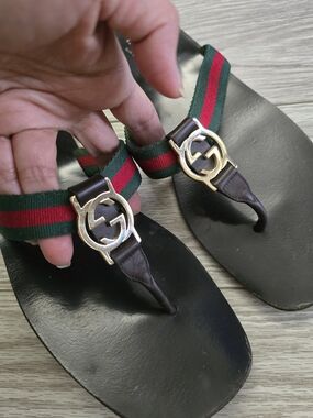 Gucci Womens Black Leather Flip Sandals with Green-Red Web Strap